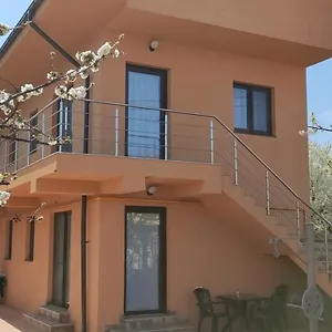 Apartament Naya, Bucureşti